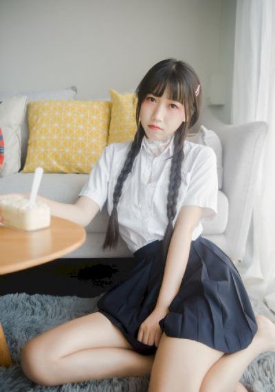 日本裸色影院_十万网红美女美酱